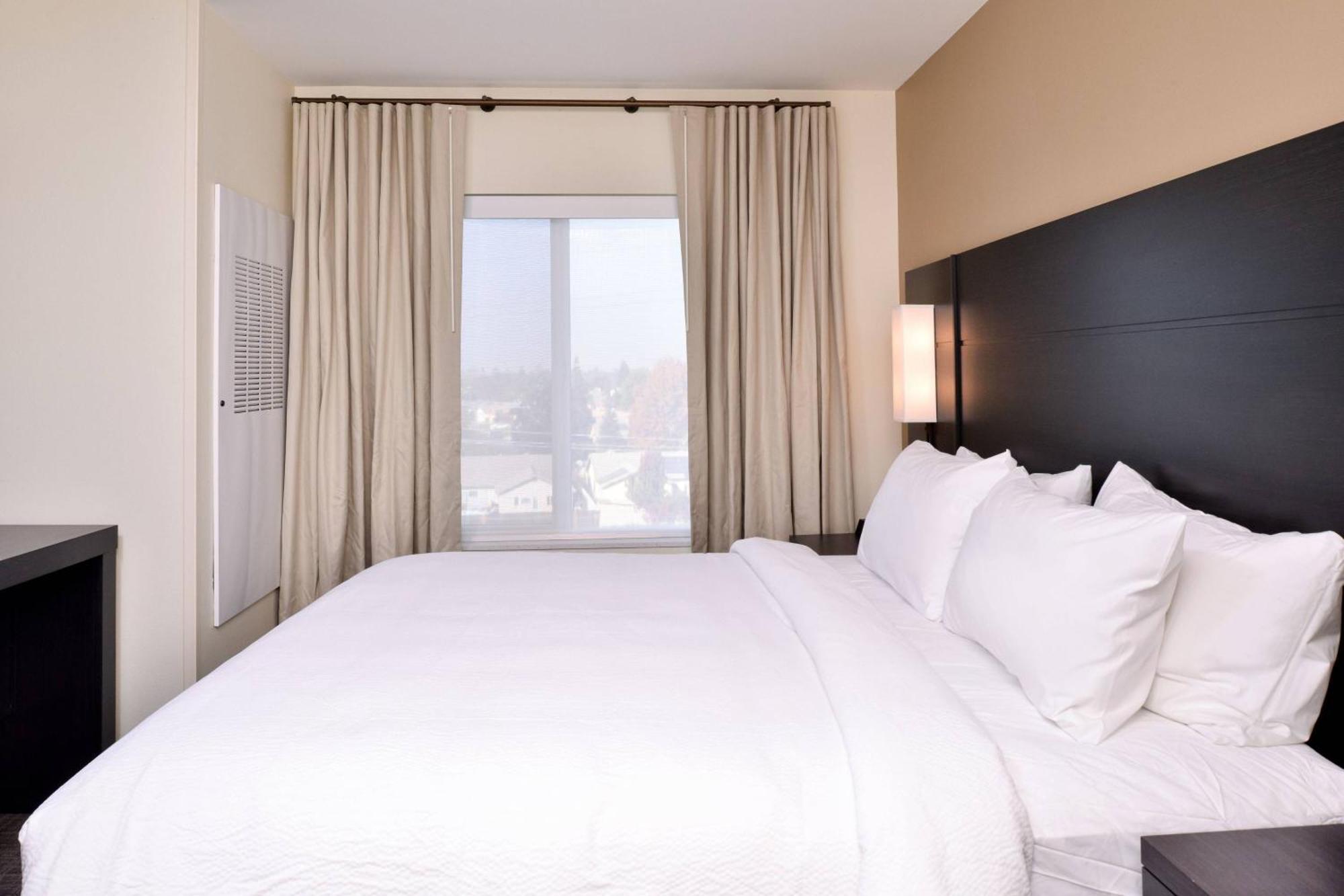Hotel By Marriott West Bakersfield
