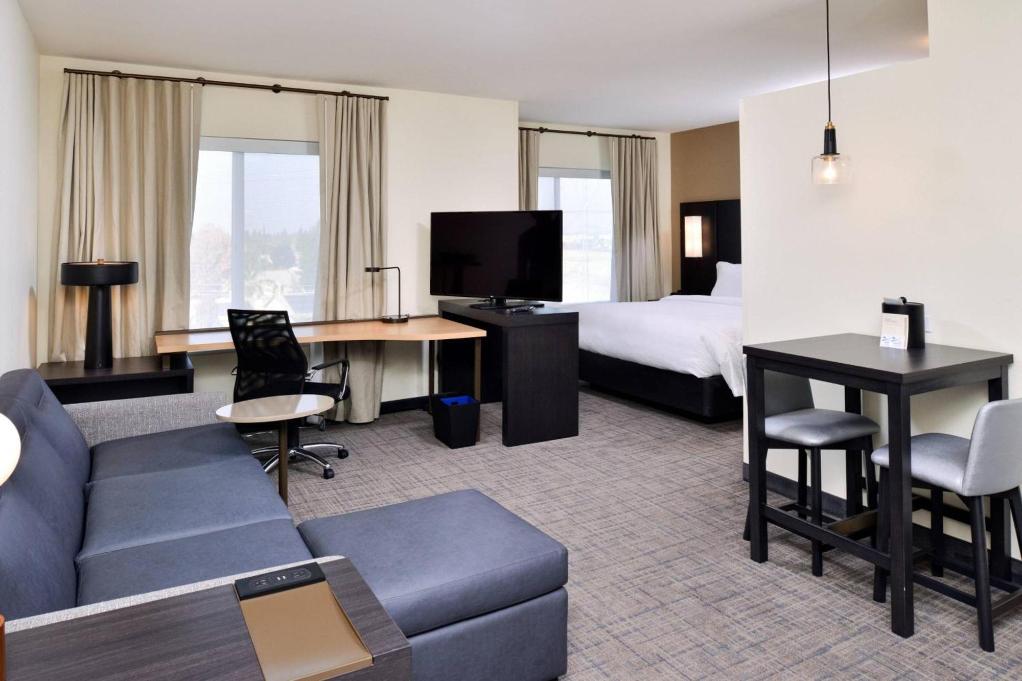 Hotel By Marriott West